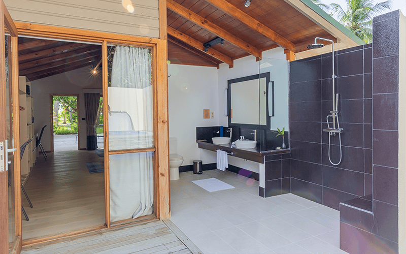 meerujacuzzibeachvillabathroom (3) compressed