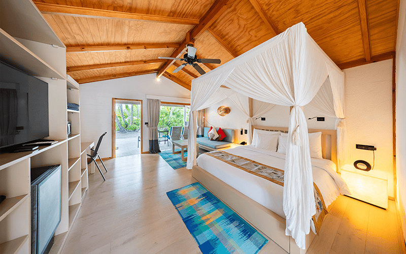 meerujacuzzibeachvillainterior compressed