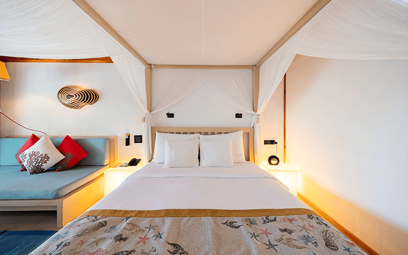 meerujacuzzibeachvillainterior compressed