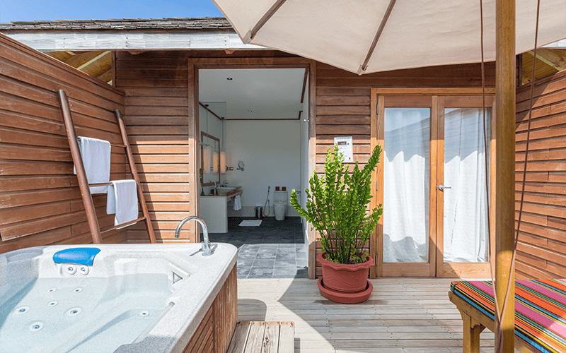 meerujacuzziwatervillabathroom compressed