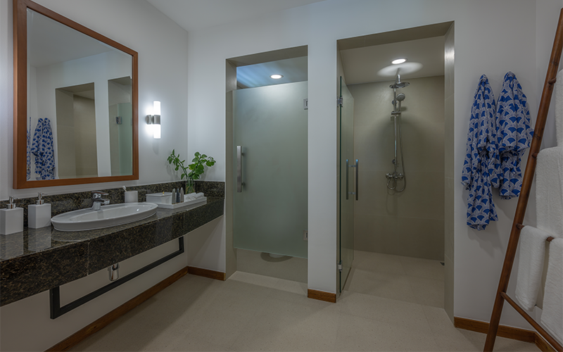 sunset sky suite bathroom