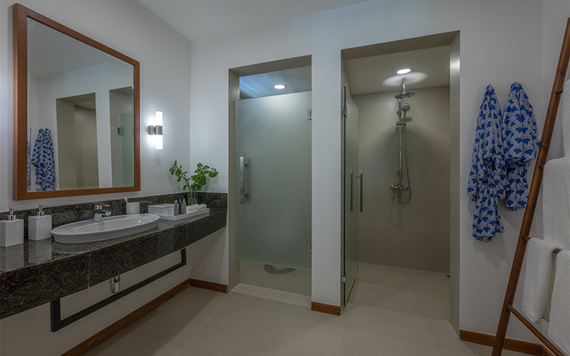 sunset sky suite bathroom