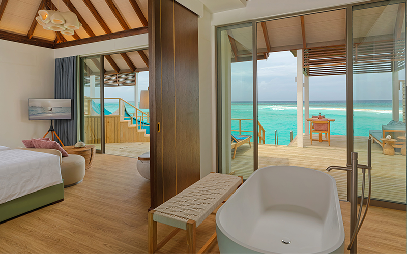 02 bedroom water pool slide 01 v2