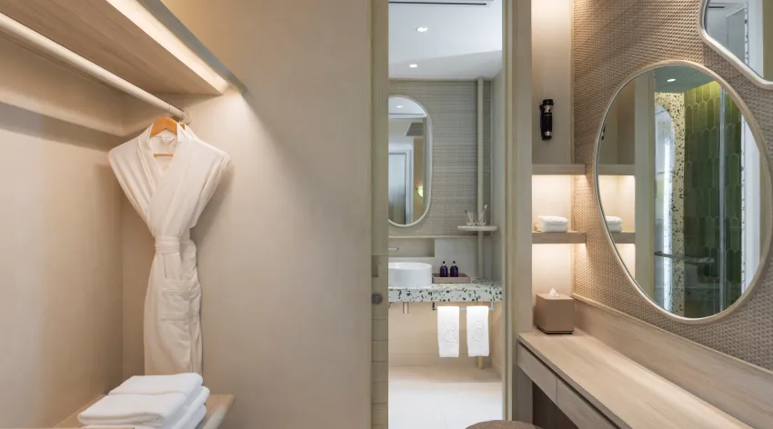 02 cmlm panoramic lagoon room with open air bath.jpg