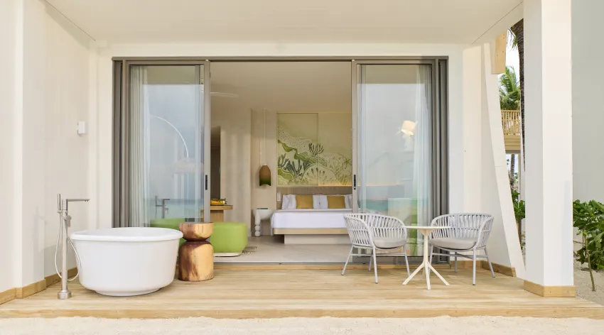 03 cmlm mirage beachfront room 08.jpg