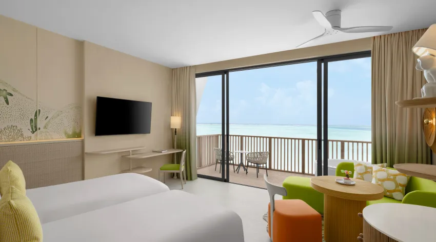 05 cmlm mirage panoramic room with jacuzzi 02.jpg