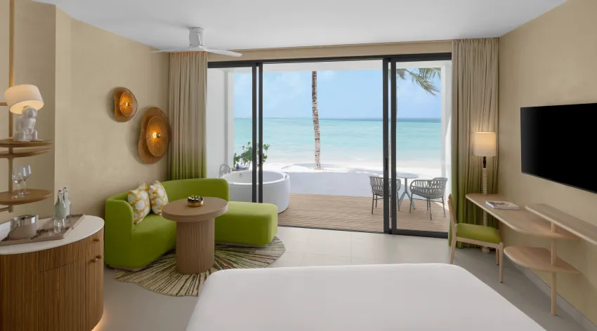 06 cmlm mirage beachfront room with jacuzzi 01 0.jpg