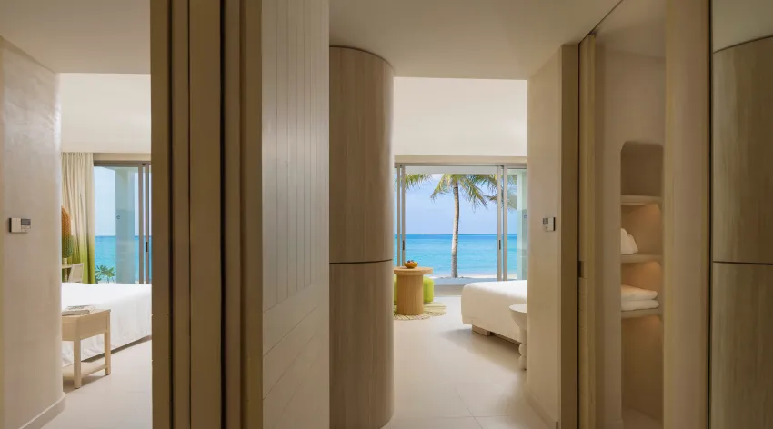 06 cmlm mirage beachfront room with jacuzzi 02.jpg