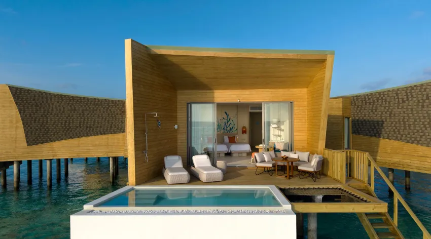 11 cmlm mirage overwater sunrise pool villa 02.jpg (1)