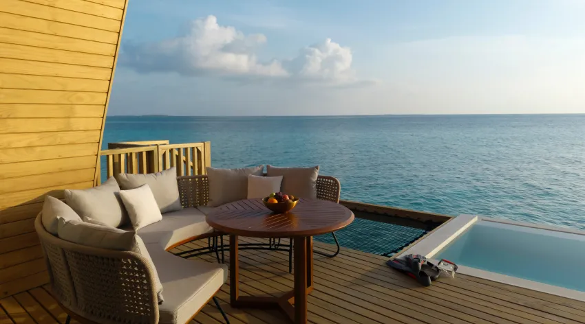 11 cmlm mirage overwater sunrise pool villa 05.jpg