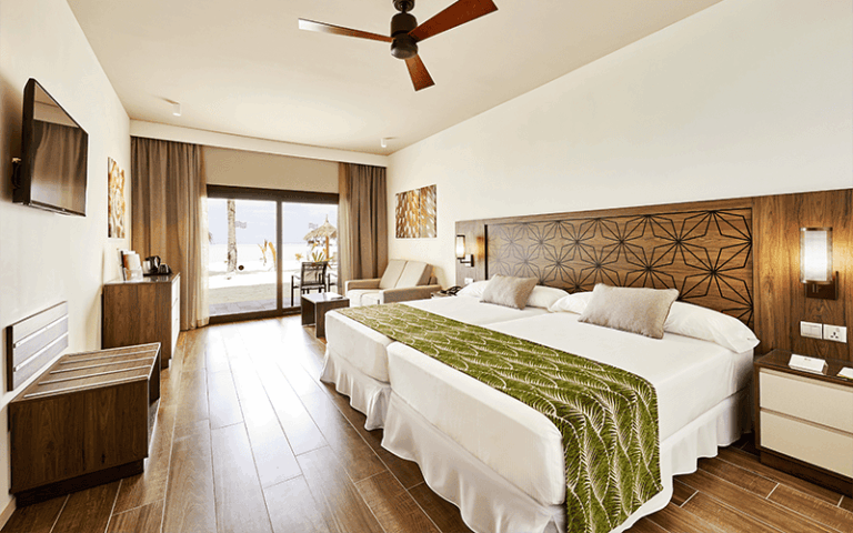 ato 19 032 beach room compressed