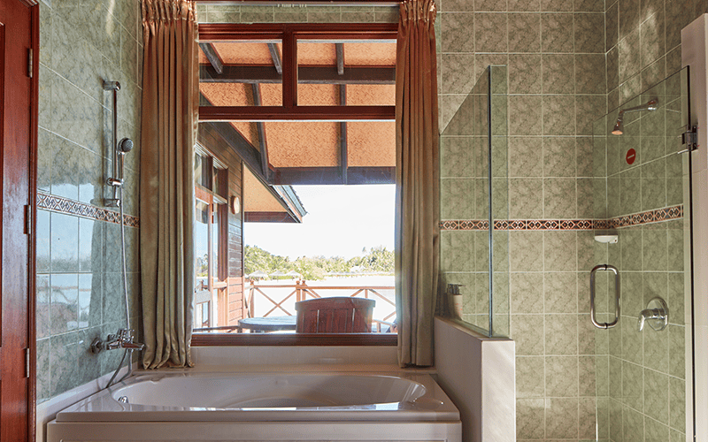 olhuveli water villa bathroom 4 v2