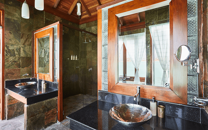 sunsiyam olhuveli deluxe water villa bathroom 3 v2