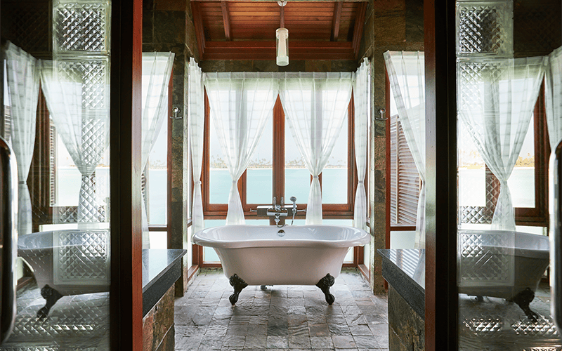 sunsiyam olhuveli prestige jacuzzi water villa bathroom 1 v2