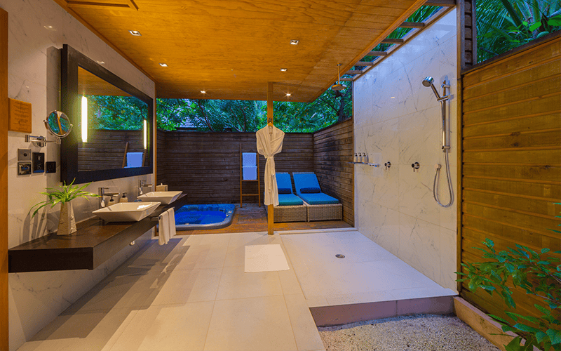 veligandu jacuzzibeachvillabathroom1 v2