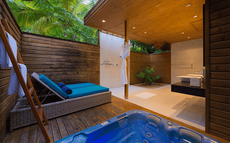 veligandu jacuzzibeachvillabathroom v2