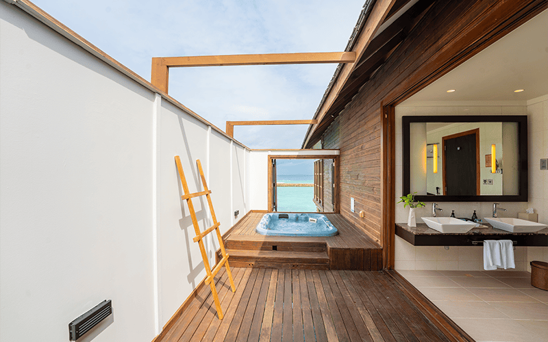 veligandu oceanjacuzzivillabathroom1 v2