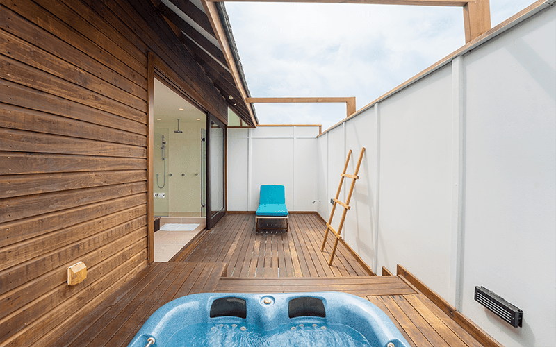 veligandu oceanjacuzzivillabathroom2 v2