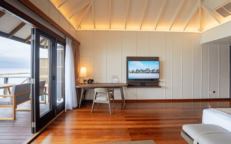 veligandu oceanjacuzzivillaroominterior1 v2