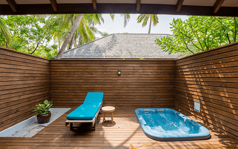 veligandu sunsetjacuzzibeachvillabathroom2 v2