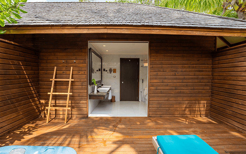 veligandu sunsetjacuzzibeachvillabathroom3 v2