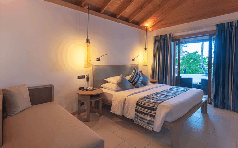 vilamendhoobeachvillabedroom v2