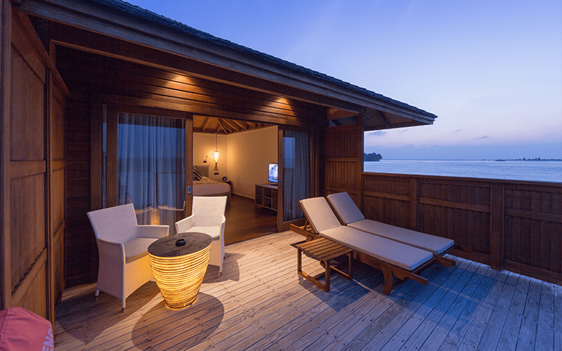 vilamendhoojacuzziwatervilladeck v2