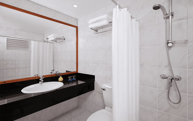 villa park beach villa bathroom large v2