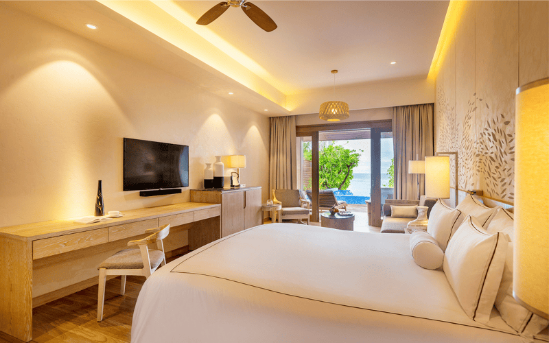 beach suite w pool (8) compressed