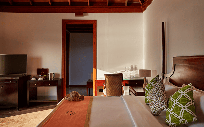 olhuveli prestige jacuzzi water villa sunset 0117 v2