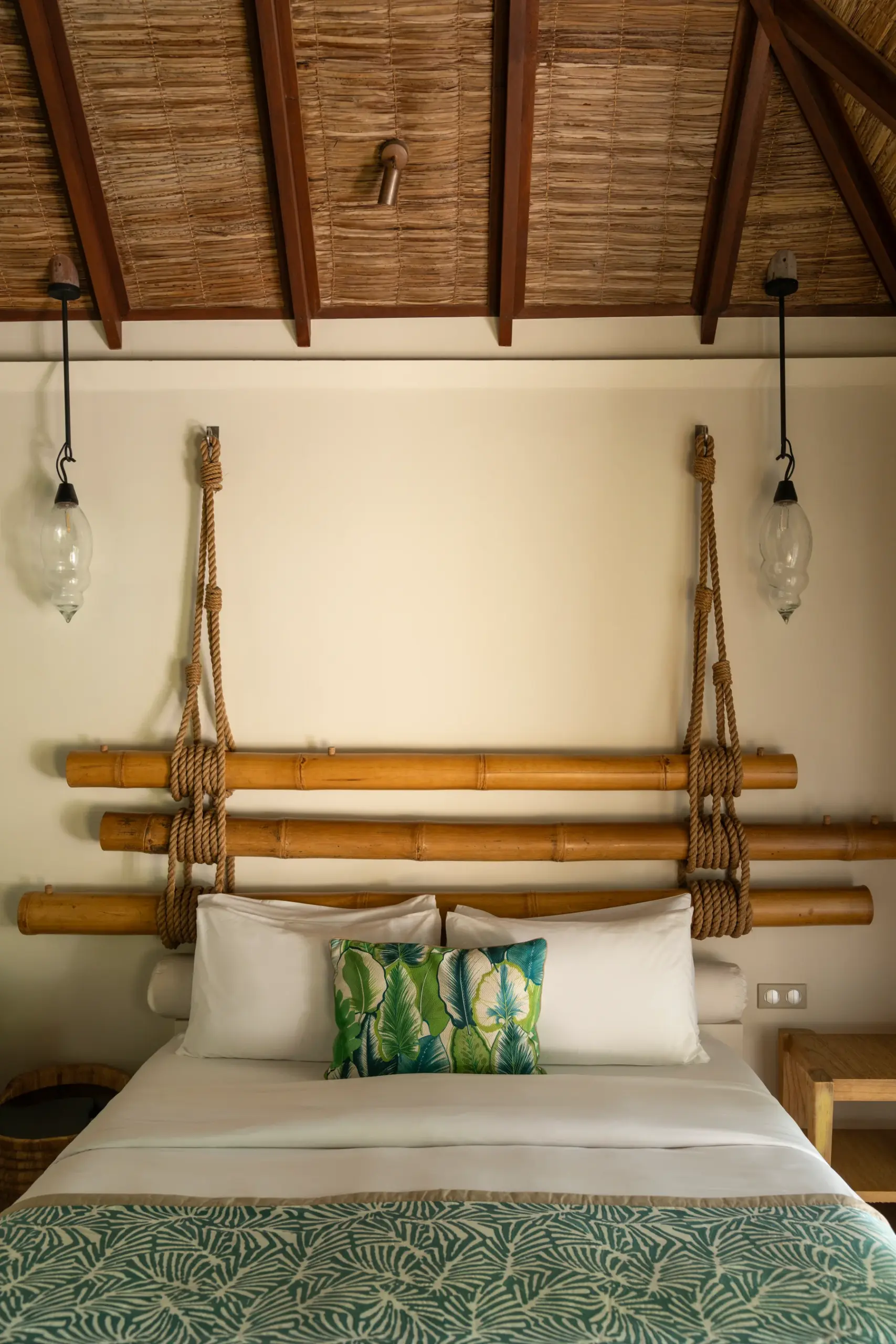 constance moofushi accommodation beach villa 03