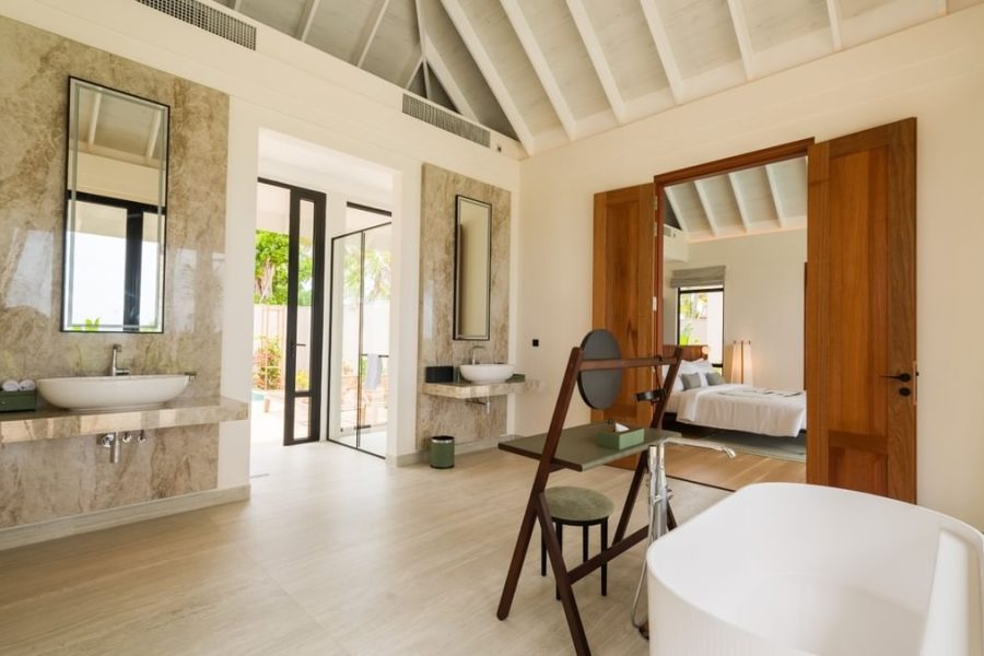 422 2 bedroom beachvilla bathtub wide