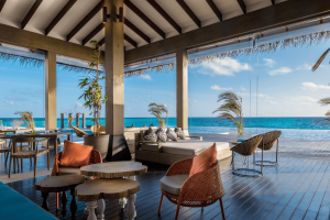 breeze poolside bar compressed