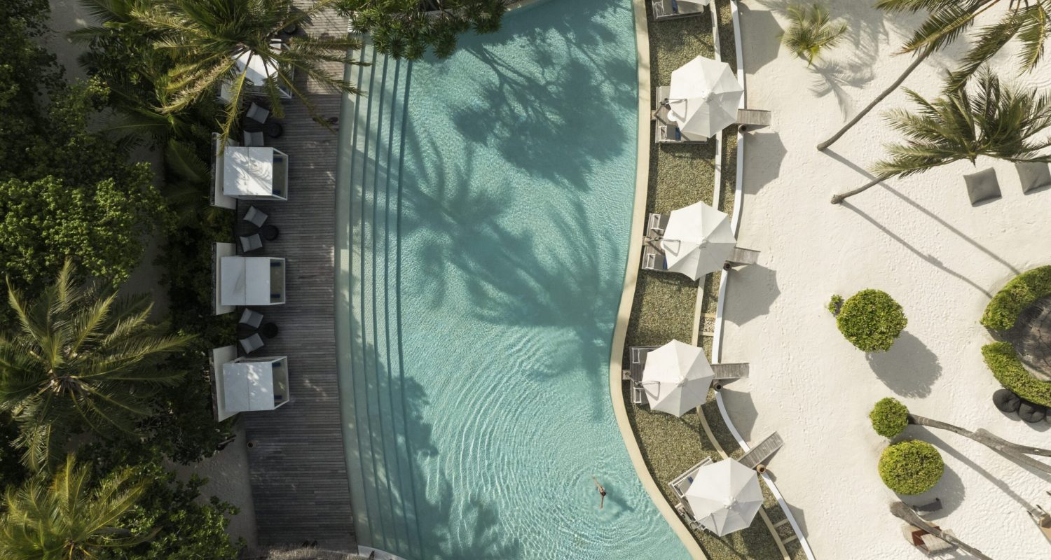 constance halaveli pool 09 v2