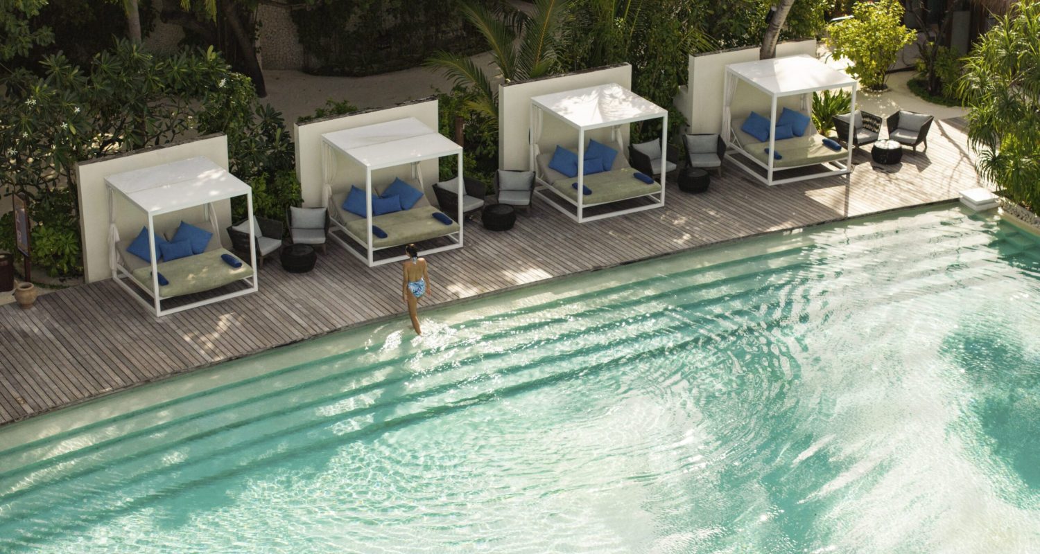 constance halaveli pool 11 v2