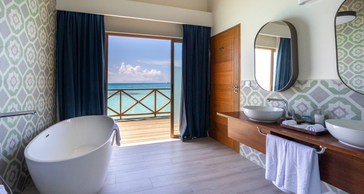 lagoon suite bathroom