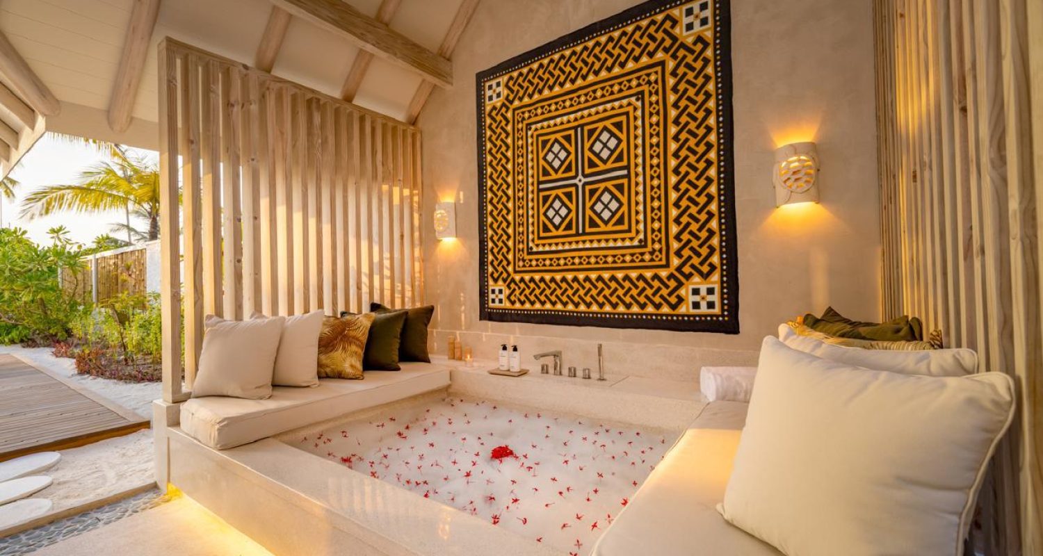 rah gili maldives beach pool villa bath tub v2